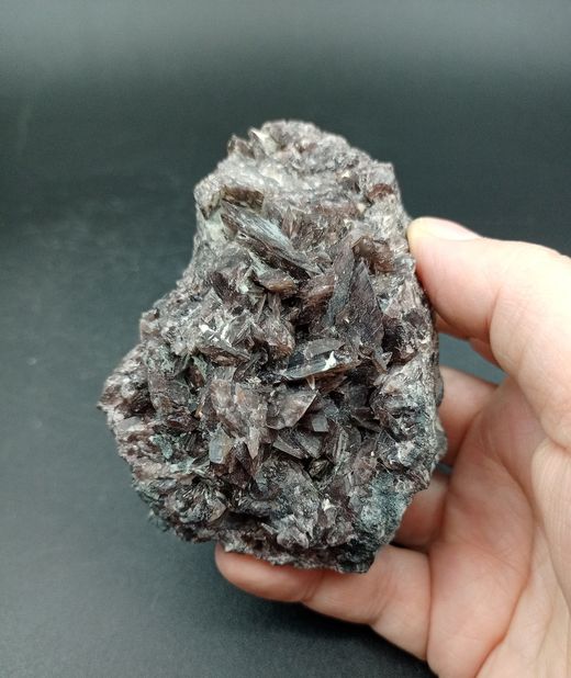 Axinita (Mn) y Cuarzo. Grupo de cristales