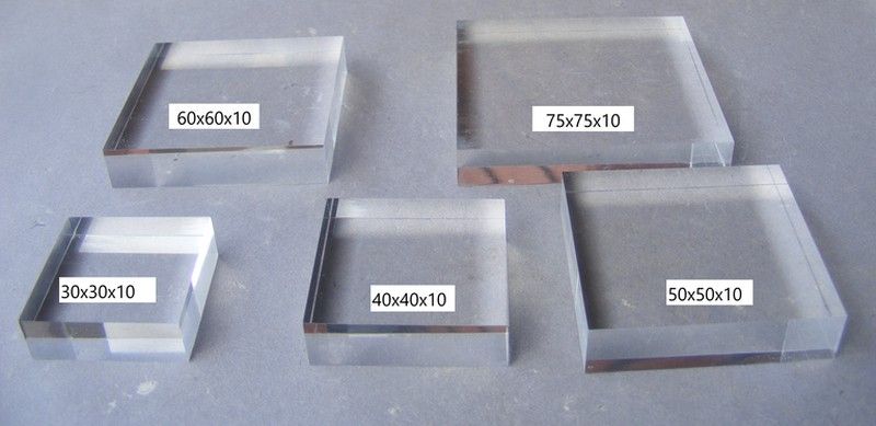 Base metacrilato lisa 30x30x10 mm.
