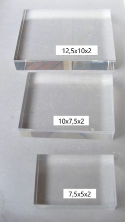 Base metacrilato rectangular 75x50x20 mm.