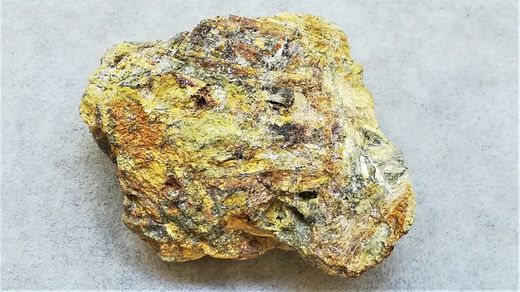 Bindheimita masa con presencia de agregados fibrosos