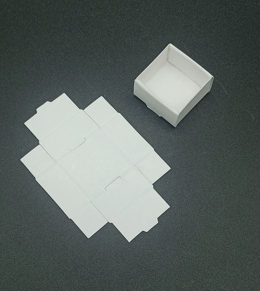 Caja plegable de cartón. 3x3 cm. Pack de 100 unidades