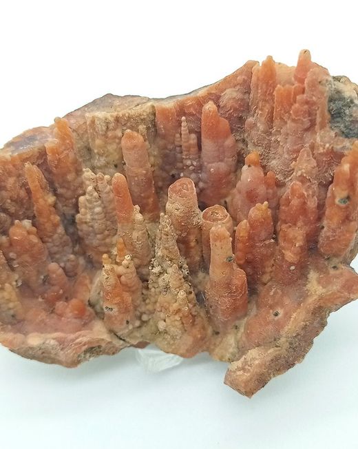 Calcedonia en estalactitas