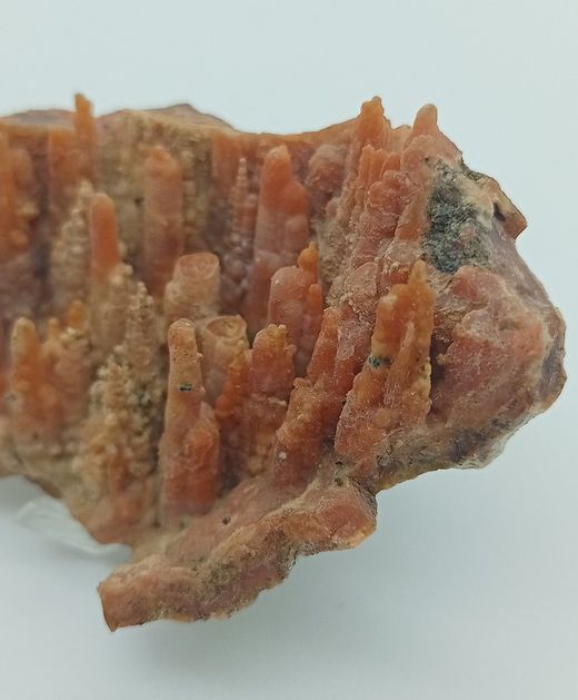 Calcedonia en estalactitas