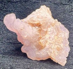 Calcedonia (Agregados globulares color rosa)
