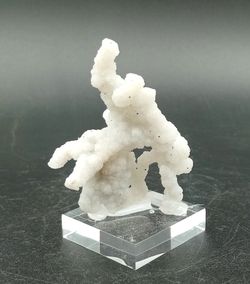 Calcedonia en agregado estalactítico