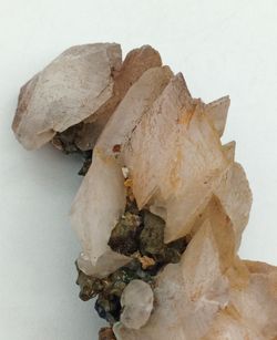 Calcita lenticular, Calcopirita y Esfalerita