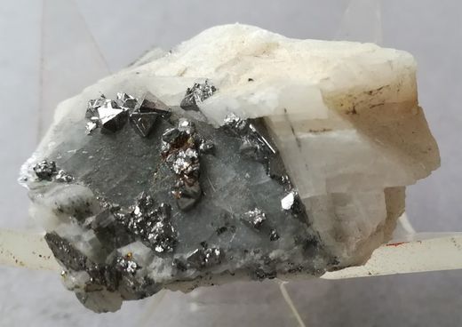 Carrolita  (Cristales octaédricos en matriz)
