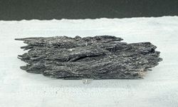 Cianita negra