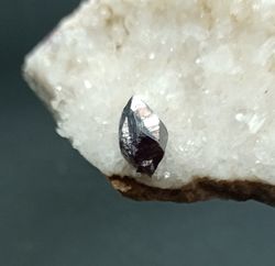 Cinabrio con microcristales de cuarzo
