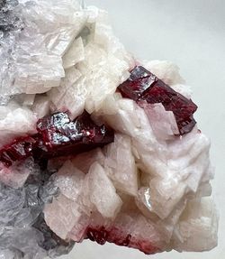 Cinabrio ( Grupo de cristales y Dolomita )