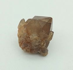 Citrino tipo catedral en bruto