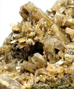Clinozoisita cristales en drusa