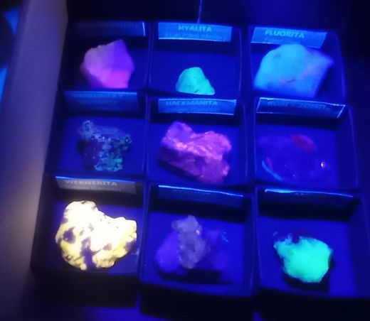 Colección de 9 minerales fluorescentes