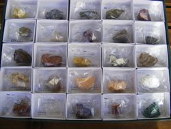 Colecciones 25 minerales estuche de cartón forrado