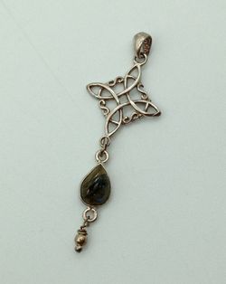 Colgante nudo de bruja con Labradorita