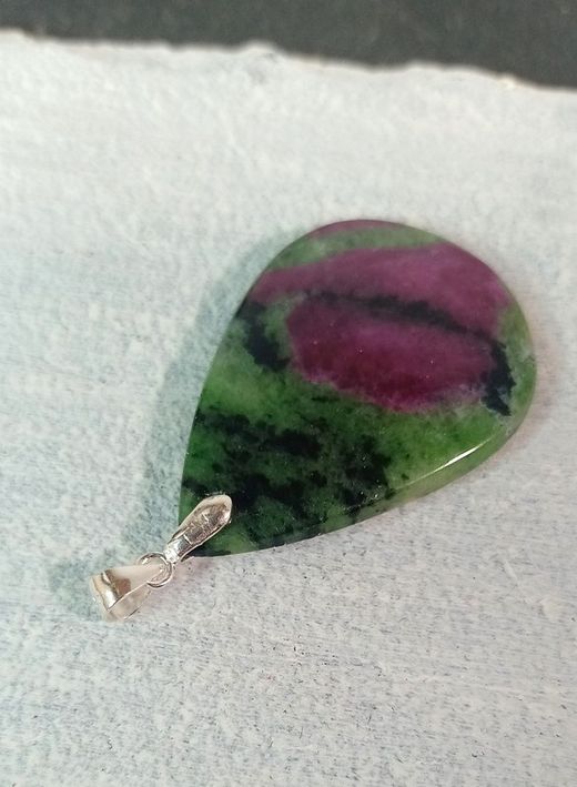Colgante Rubí con Zoisita gota