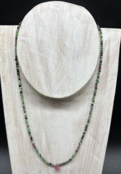 Collar con Rubi con Zoisita