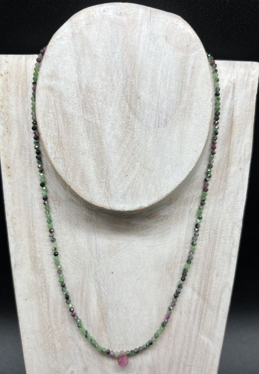 Collar con Rubi con Zoisita