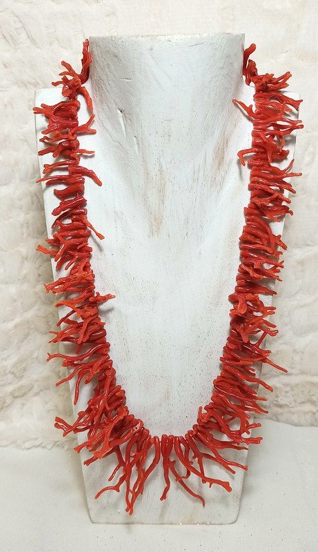Hermana debajo Labe Collar de ramitas de coral rojo con cierre de plata y nudo en cada cuenta.  — litosphera