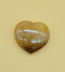 Corazón Cuarzo sanador dorado