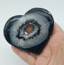 Corazón de Ágata negra con drusa de cuarzo
