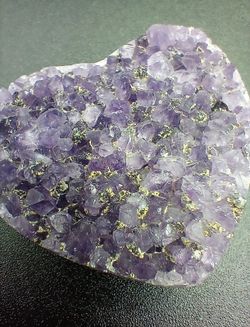 Corazón de Amatista en drusa de cristales (Ref.2)