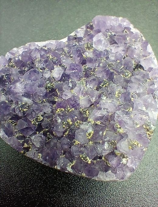 Corazón de Amatista en drusa de cristales (Ref.2)