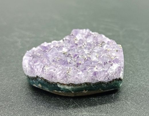 Corazón de Amatista en drusa de cristales (Ref.2)