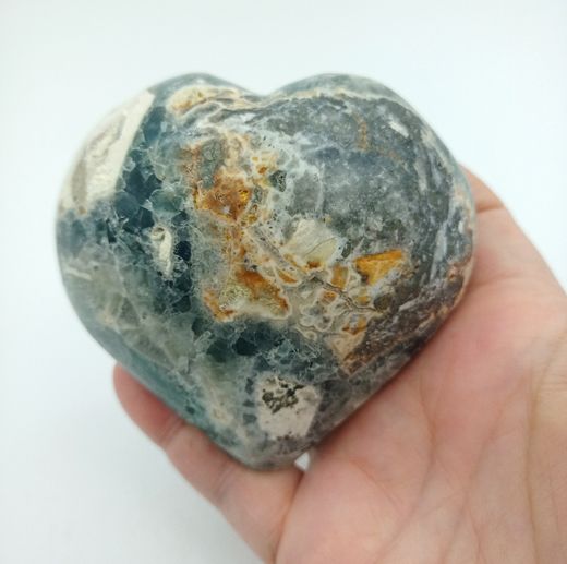 Corazón de Fluorita verde semi pulido