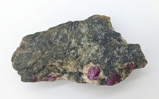 Corindón Rubí en gneis