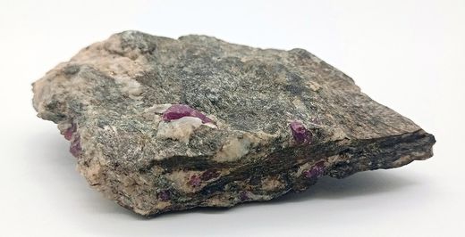 Corindón Rubí (Cristales en gneis)