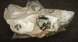 Carrolita (cristales en Calcita)