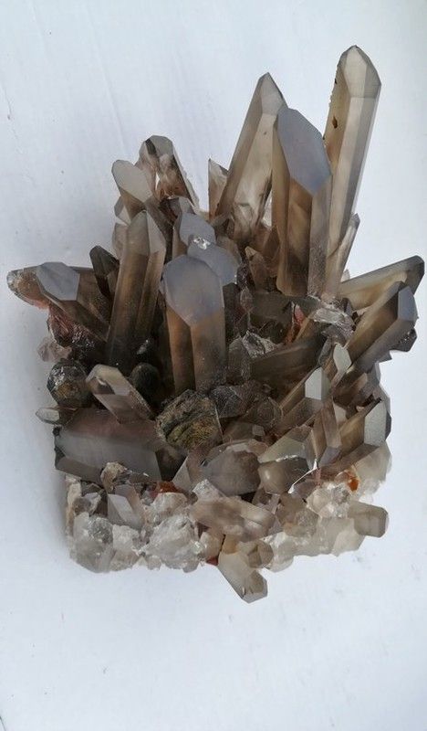 Cuarzo ahumado drusa de cristales