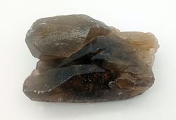 Cuarzo ahumado en grupo de cristales