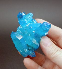 Cuarzo Aqua aura en drusa