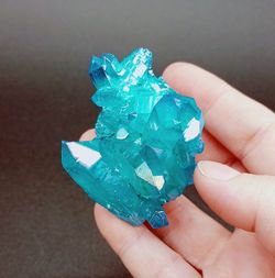 Cuarzo Aqua aura en drusa