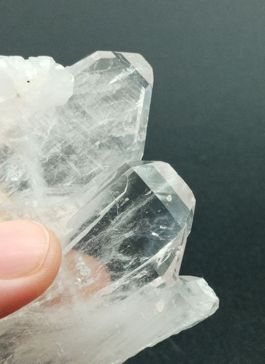 Cuarzo "faden" en agrupación de cristales