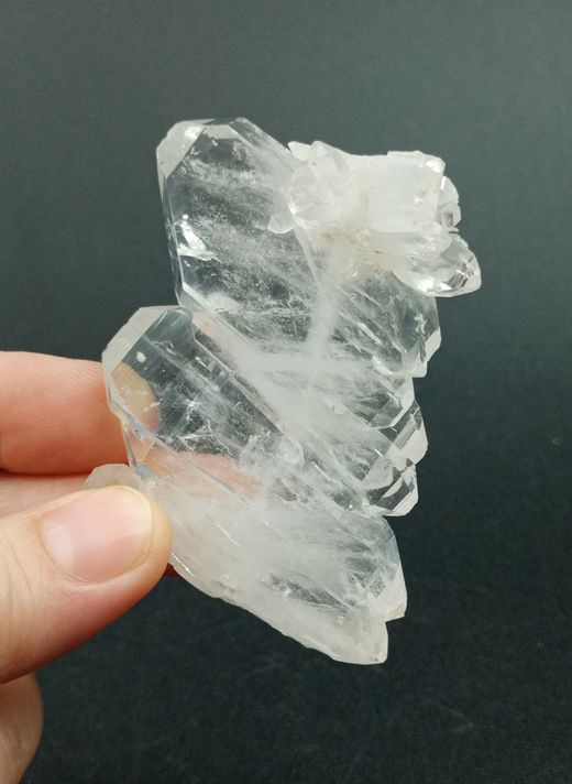 Cuarzo "faden" en agrupación de cristales