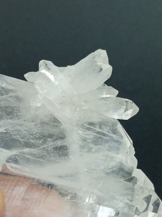 Cuarzo "faden" en agrupación de cristales