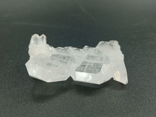 Cuarzo "faden" en agrupación de cristales