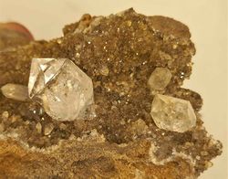 Cuarzo cristales en nódulo de septaria