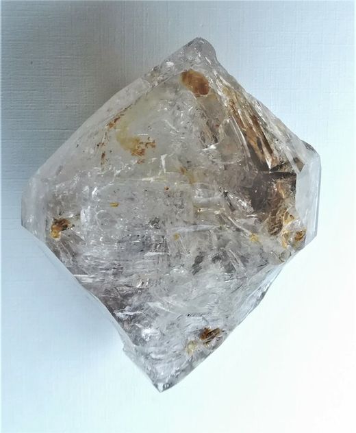 Cuarzo Ventana (Elestial) cristal biterminado.