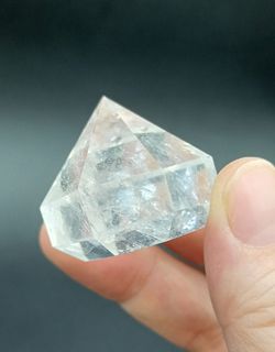 Cuarzo cristal de roca (talla modo brillante)