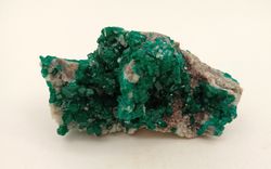 Dioptasa cristales sobre matriz - Ex colección Folch