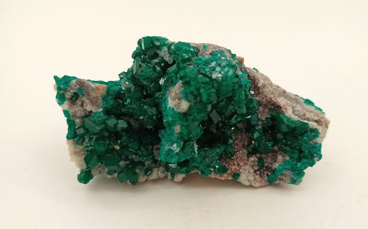 Dioptasa cristales sobre matriz - Ex colección Folch