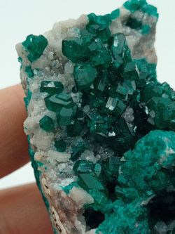 Dioptasa cristales sobre matriz - Ex colección Folch
