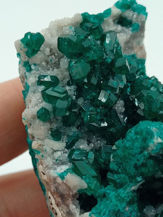 Dioptasa cristales sobre matriz - Ex colección Folch