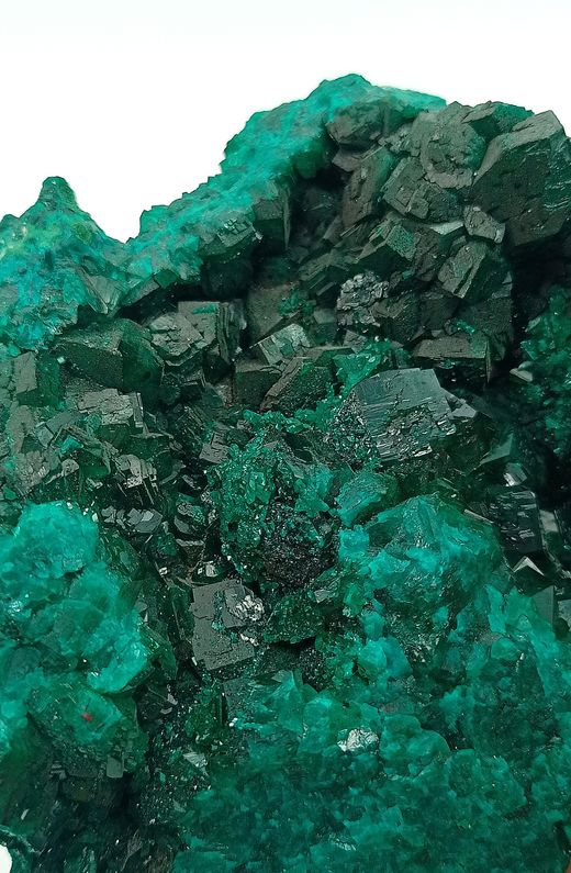 Dioptasa masa compacta con cristales color verde intenso