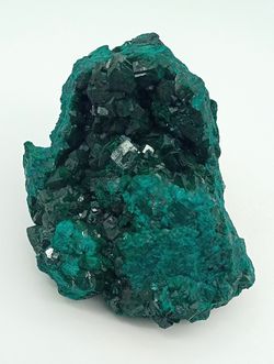 Dioptasa masa compacta con cristales color verde intenso