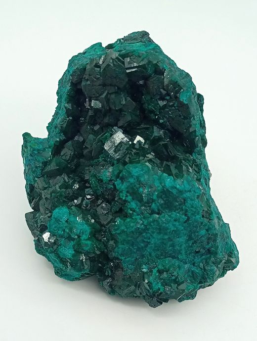 Dioptasa masa compacta con cristales color verde intenso